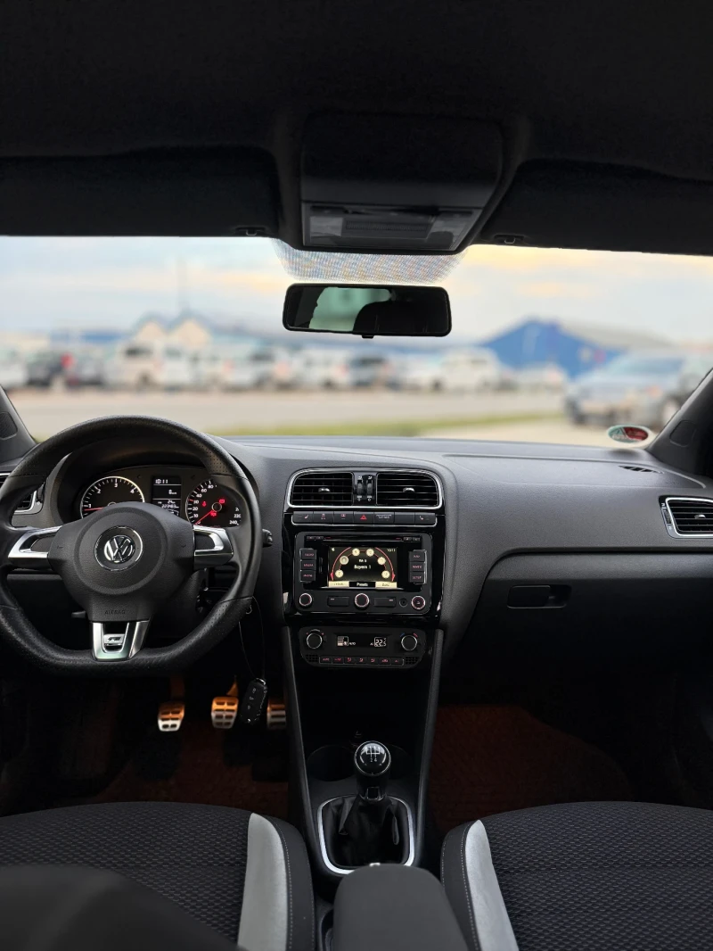 VW Polo 1.6 TDI R-Line 105 hp, снимка 11 - Автомобили и джипове - 52500599