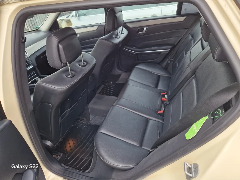 Mercedes-Benz E 220, снимка 3 - Автомобили и джипове - 52671423