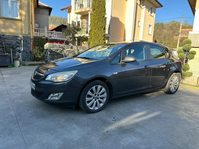 Opel Astra J, снимка 3 - Автомобили и джипове - 49599019