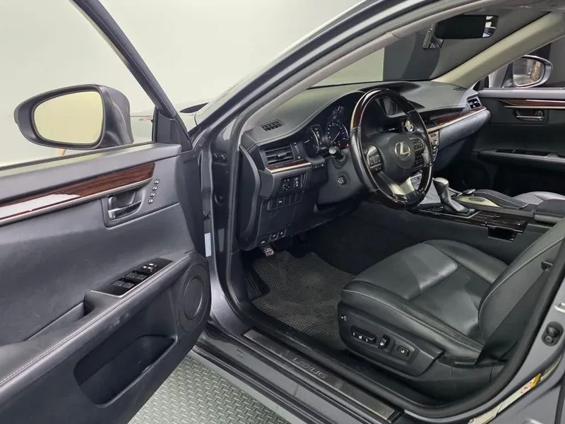 Lexus ES Supreme Xv60, снимка 10 - Автомобили и джипове - 55264654