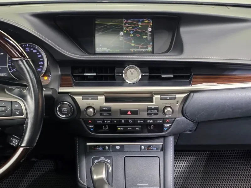 Lexus ES Supreme Xv60, снимка 14 - Автомобили и джипове - 55264654
