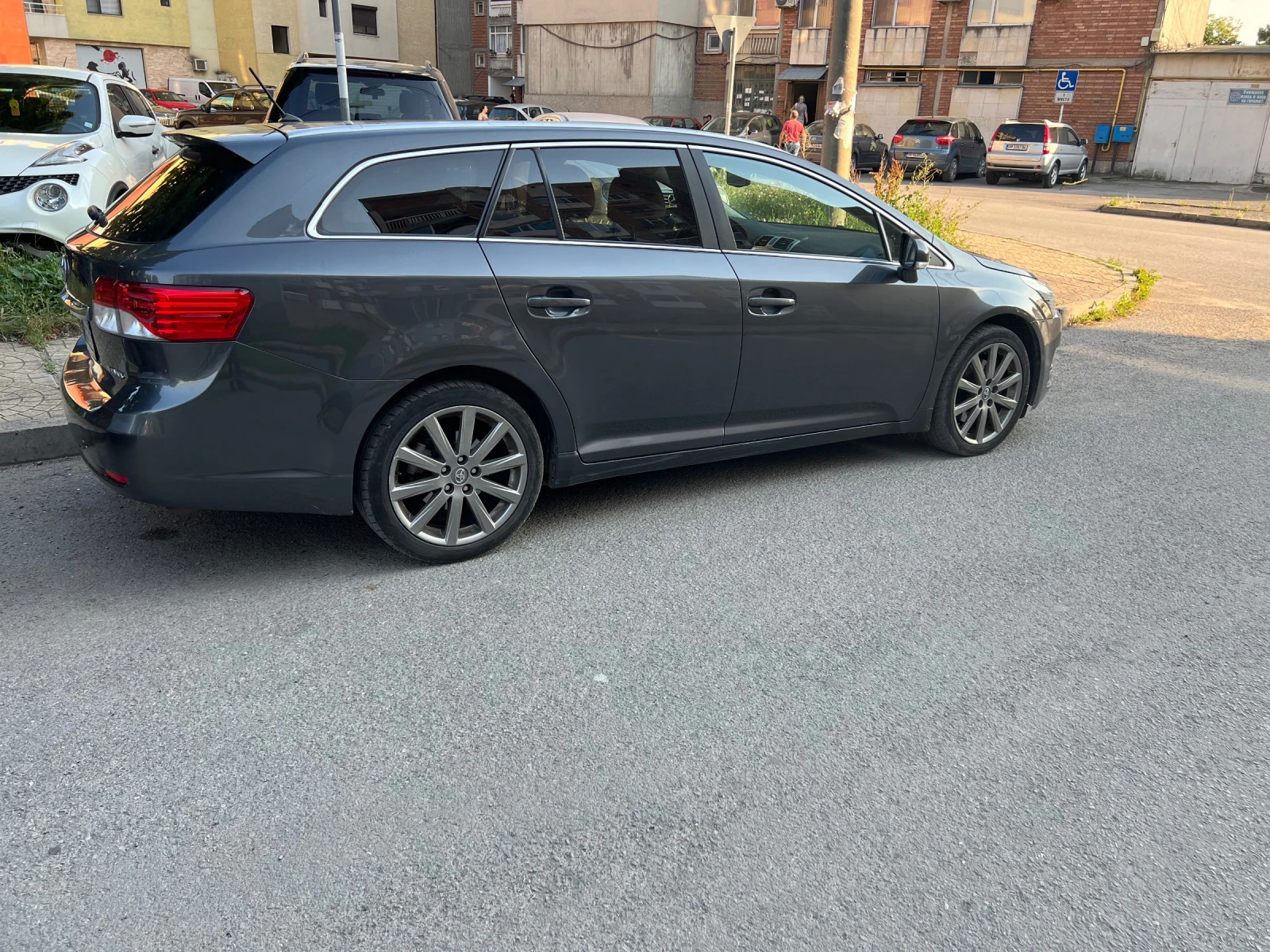 Toyota Avensis 2.2 D-4D - изображение 3