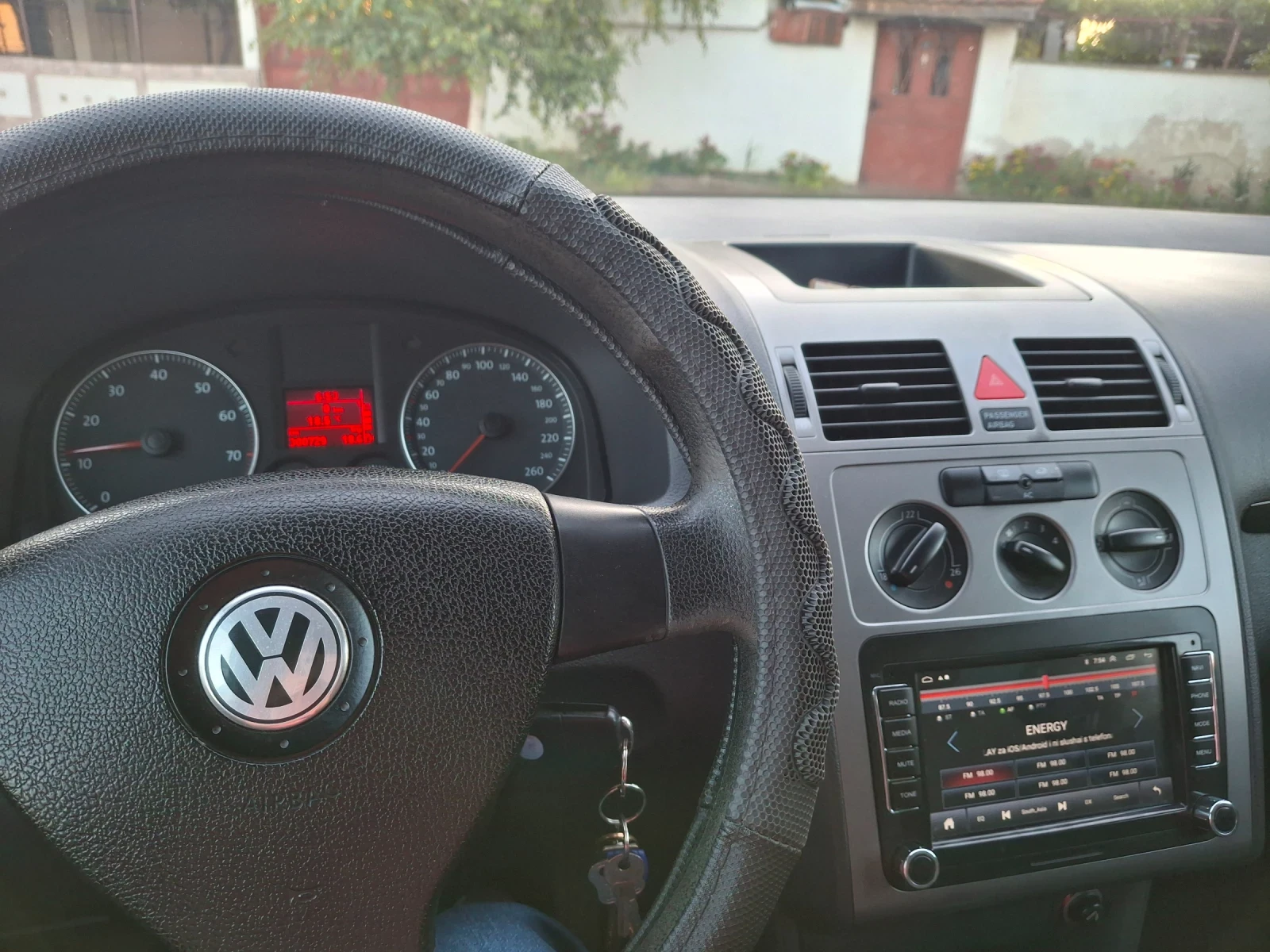 VW Touran 2.0 ECOFUEL - изображение 6