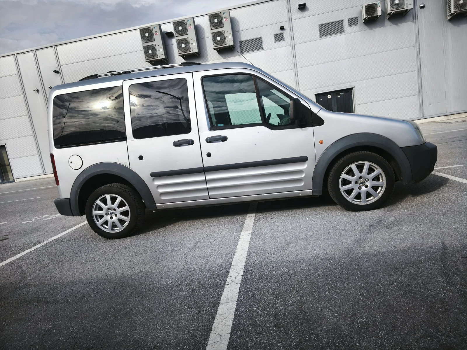 Ford Tourneo Connect  - изображение 6