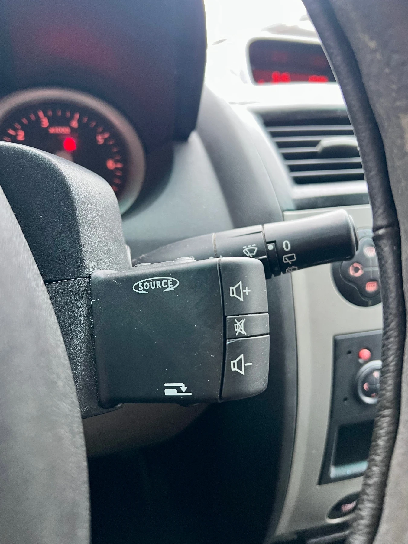 Renault Megane 1.6 16V Климатроник, снимка 13 - Автомобили и джипове - 54005005