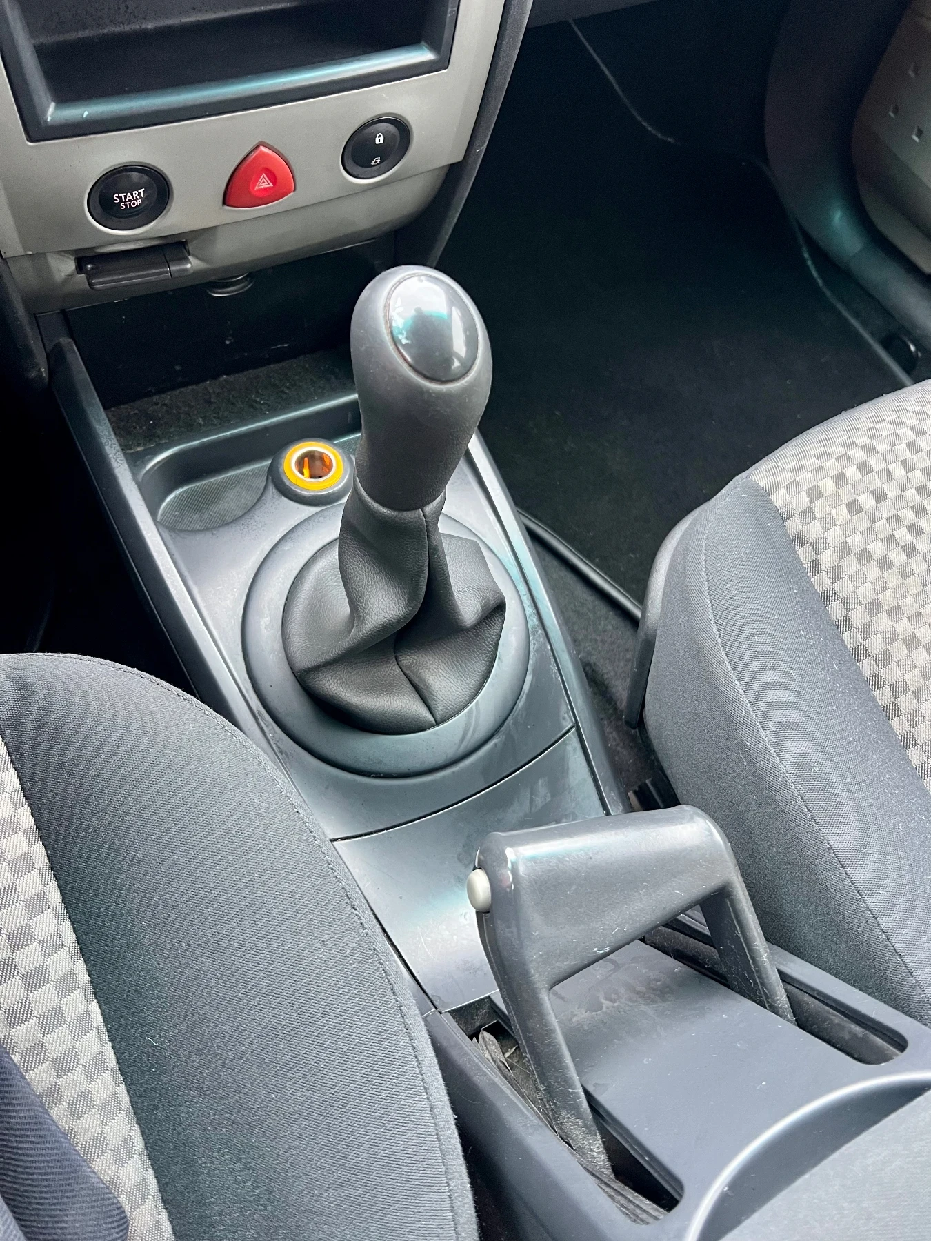 Renault Megane 1.6 16V Климатроник, снимка 14 - Автомобили и джипове - 54005005