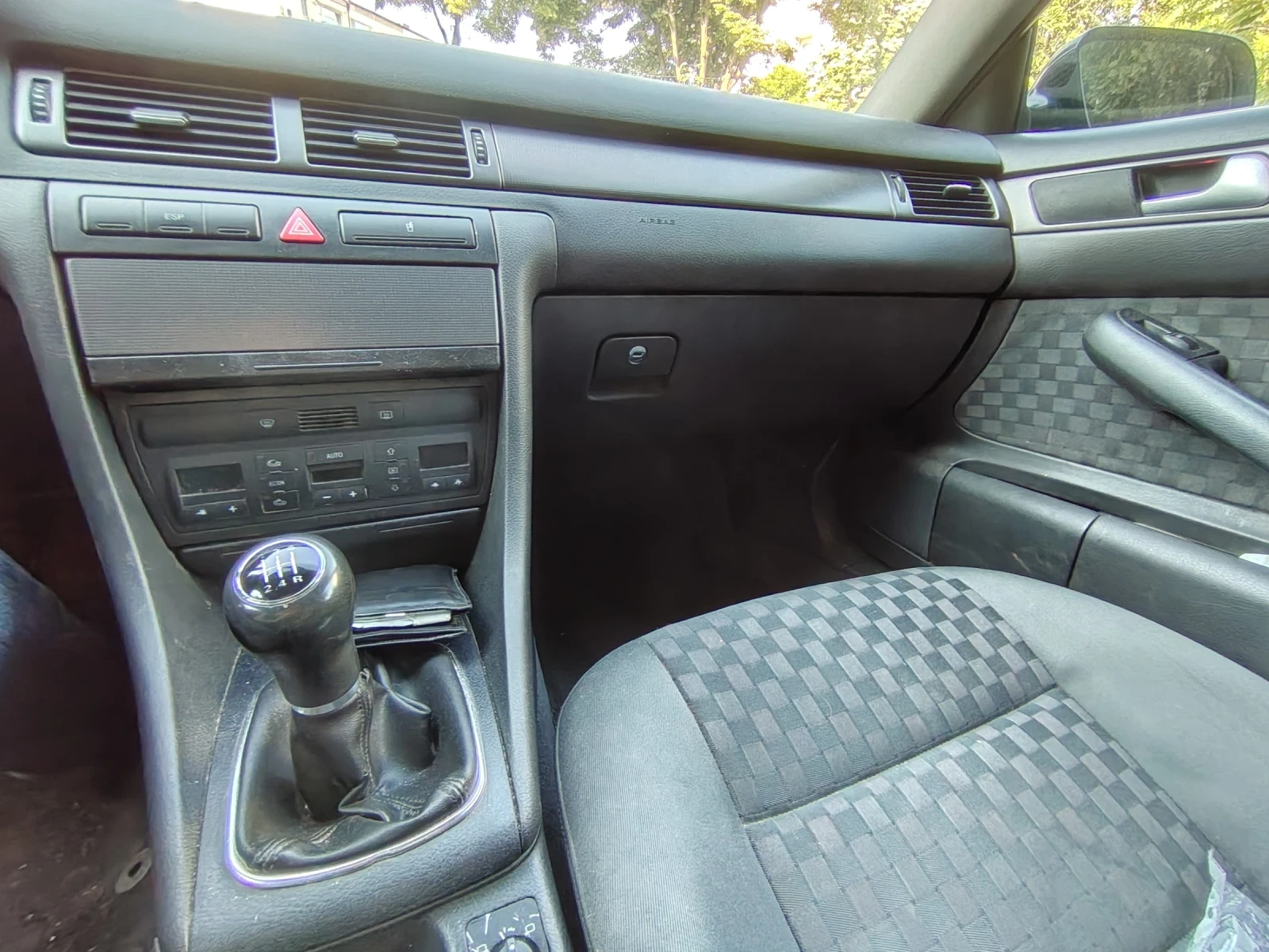 Audi A6 2.4 Gaz, снимка 5 - Автомобили и джипове - 54306906