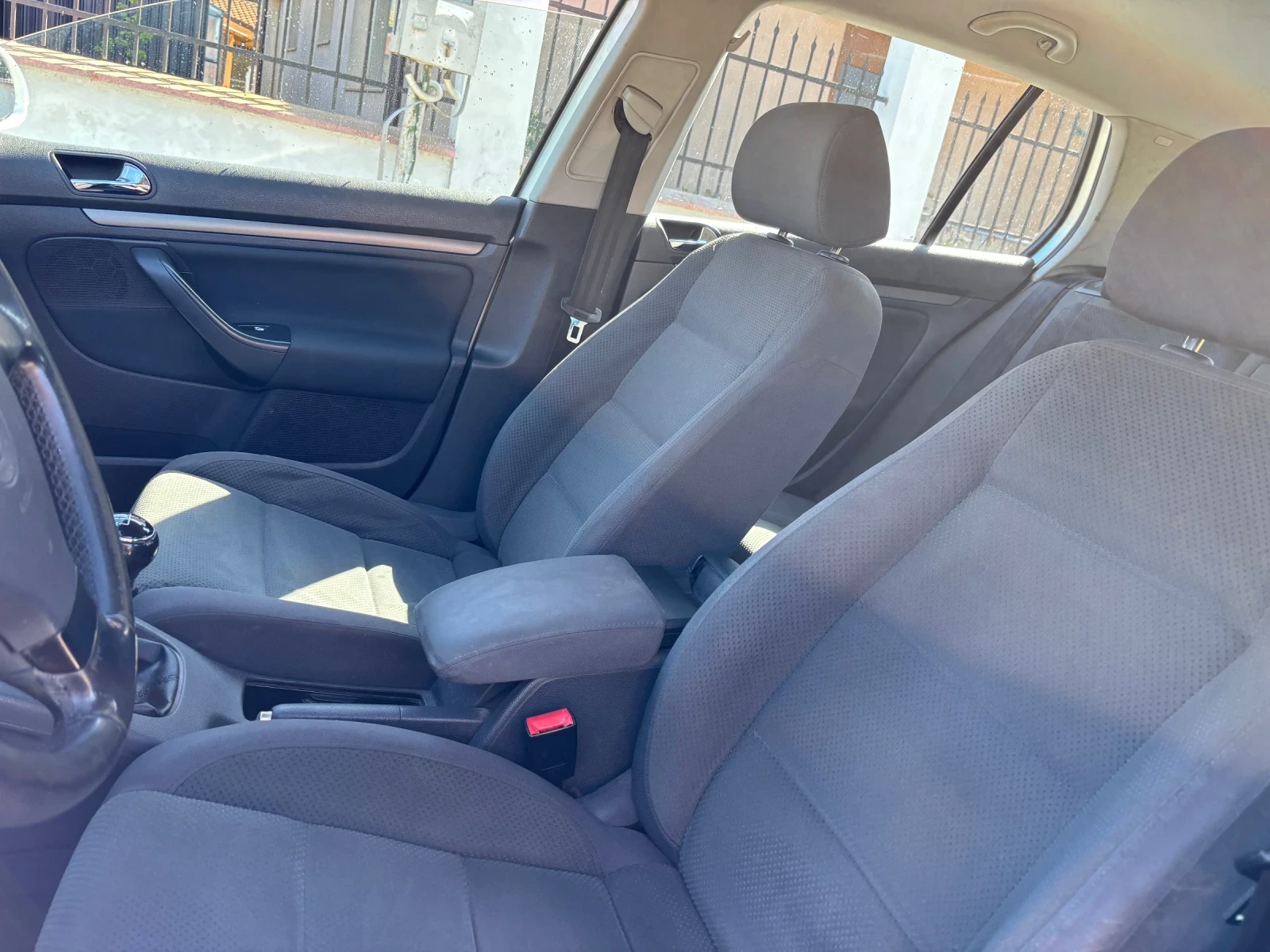 VW Golf 1.9, снимка 6 - Автомобили и джипове - 54428539