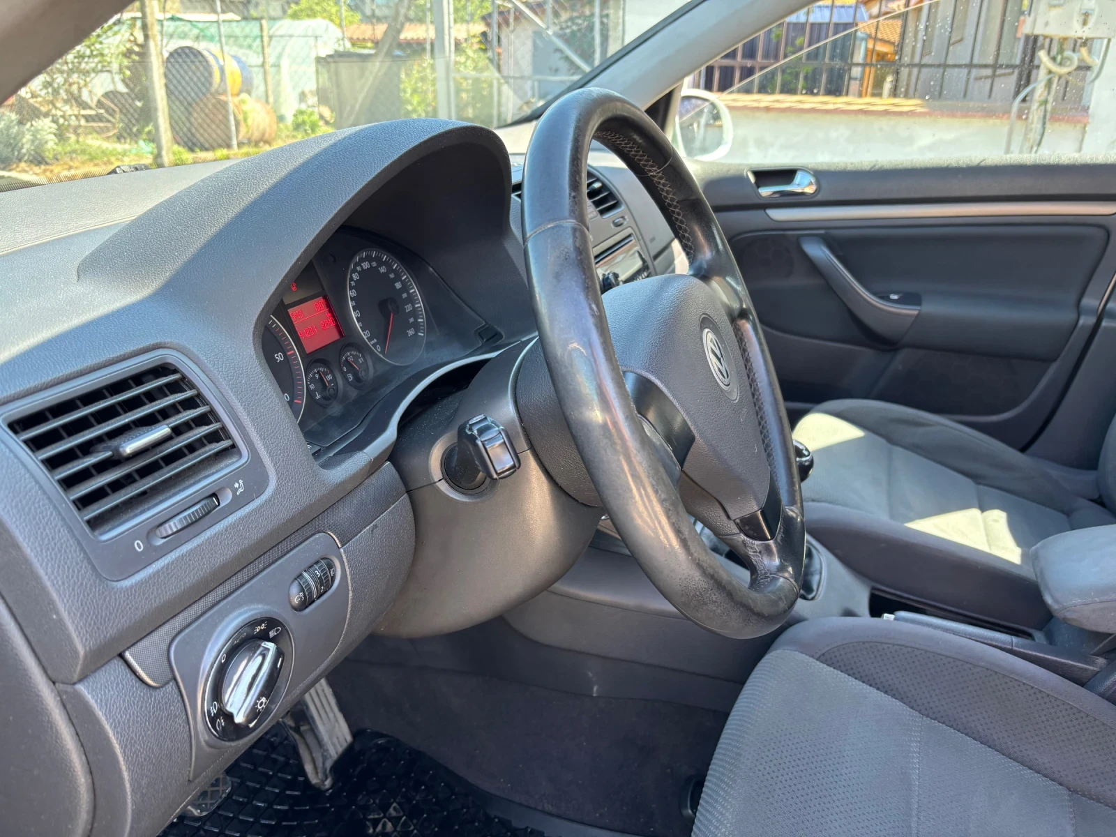 VW Golf 1.9, снимка 4 - Автомобили и джипове - 54428539