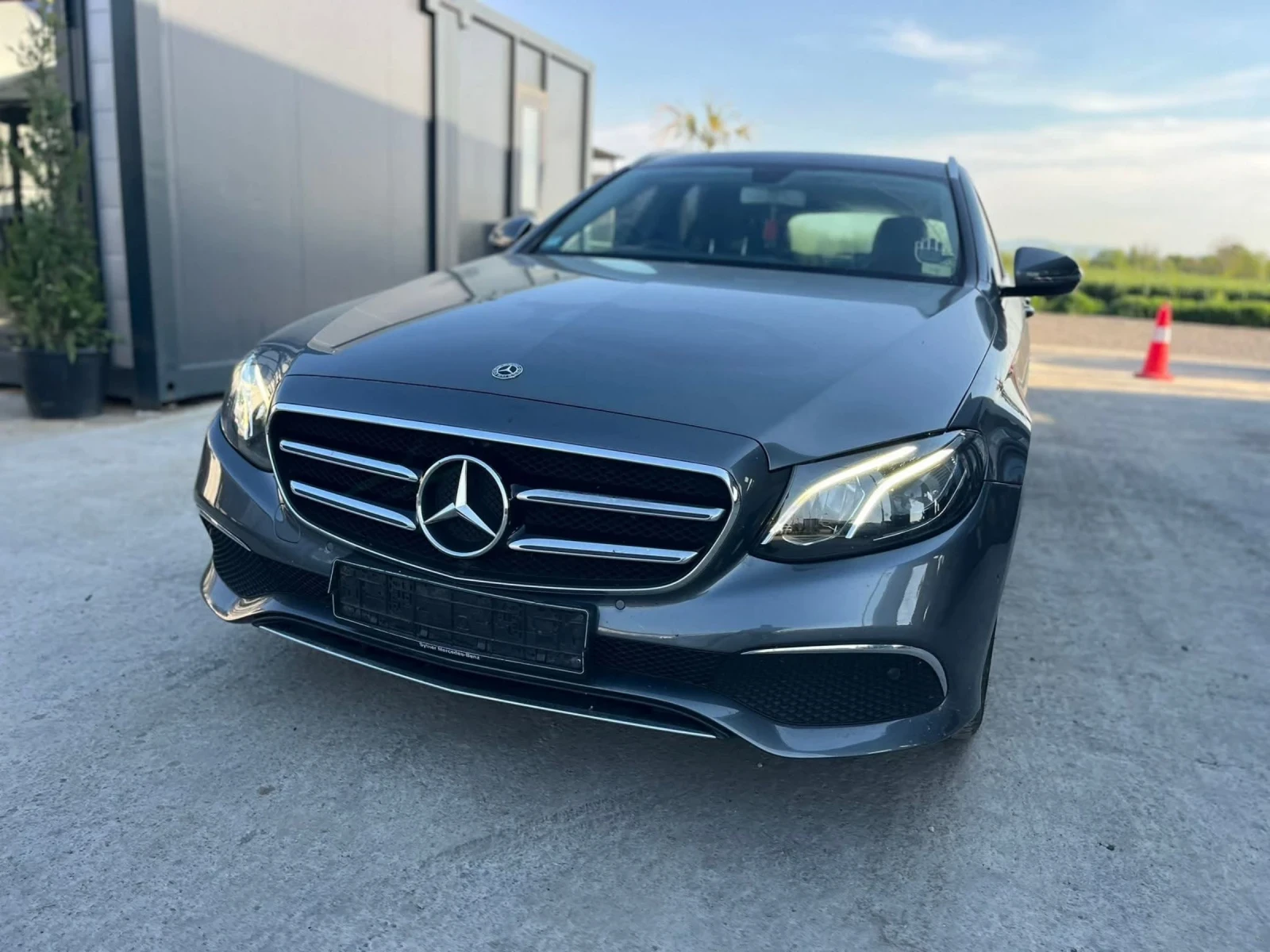 Mercedes-Benz E 220 654, снимка 2 - Автомобили и джипове - 54467656