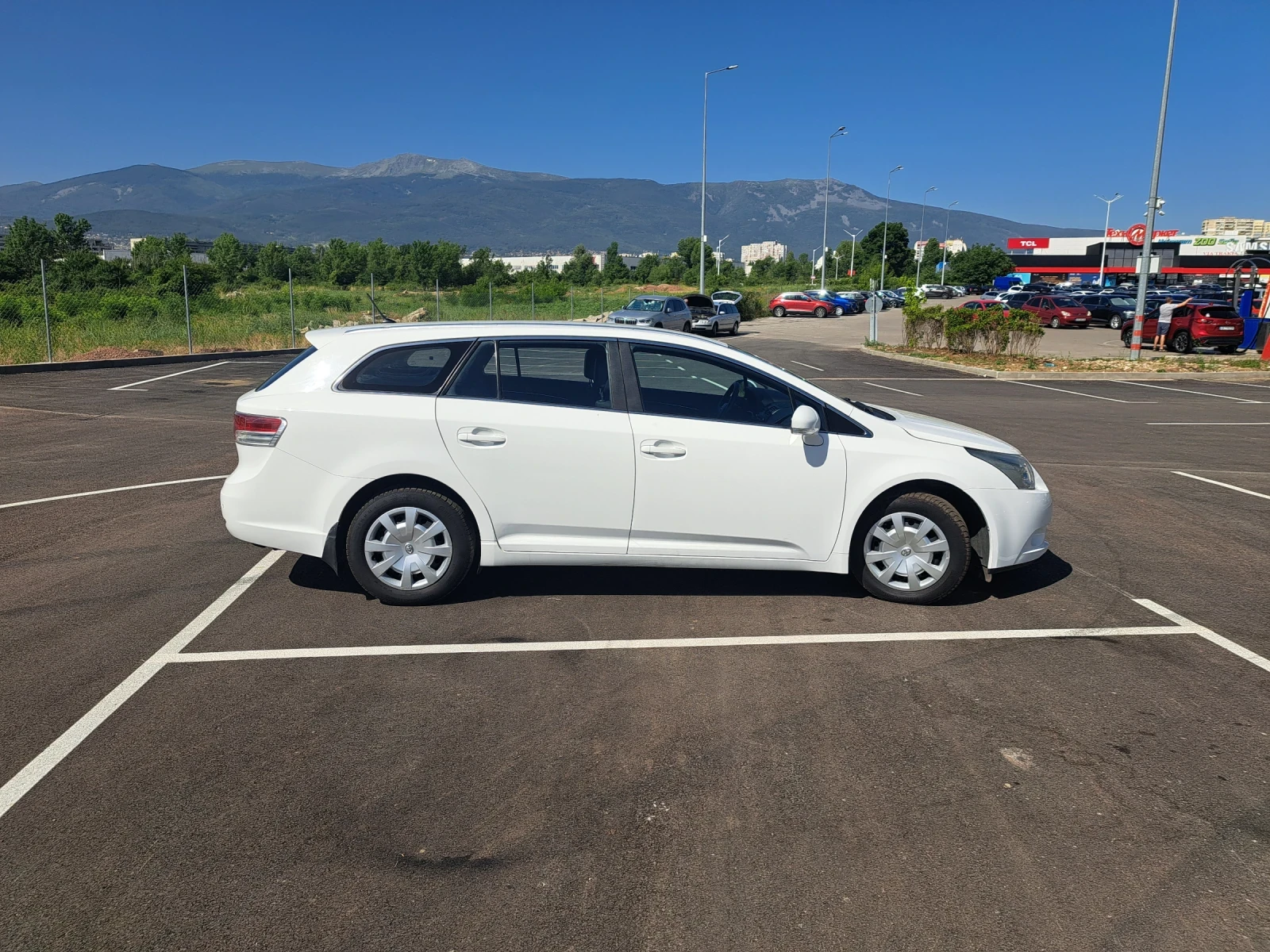 Toyota Avensis 1.8 i 147 KS., снимка 6 - Автомобили и джипове - 55097081
