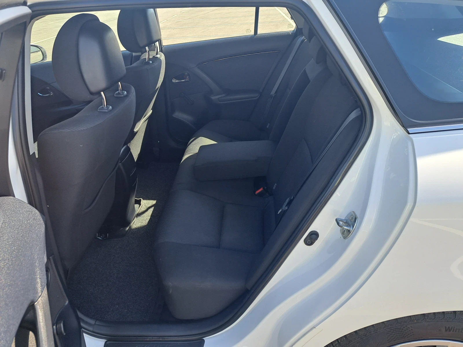 Toyota Avensis 1.8 i 147 KS., снимка 15 - Автомобили и джипове - 55097081