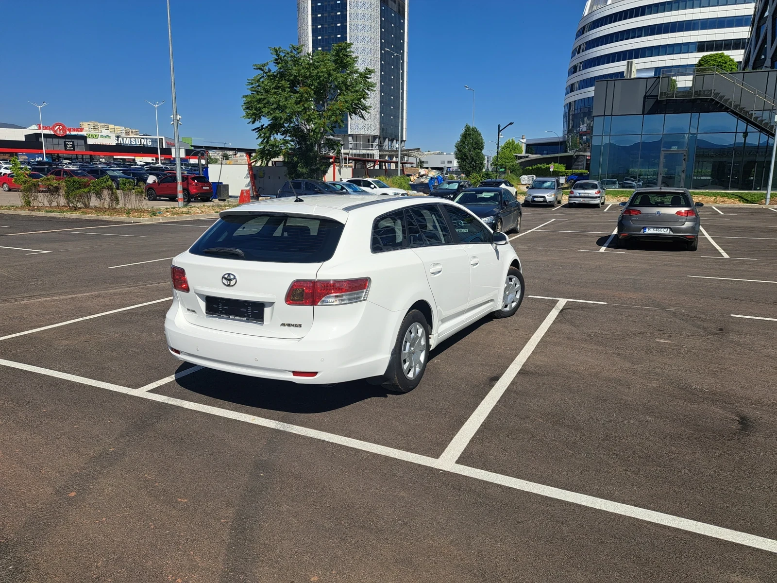 Toyota Avensis 1.8 i 147 KS., снимка 5 - Автомобили и джипове - 55097081