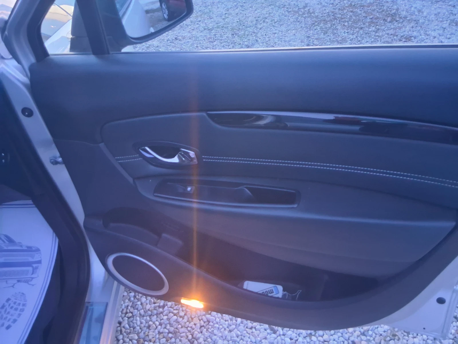 Renault Scenic 1.5d кожа , снимка 13 - Автомобили и джипове - 56423328