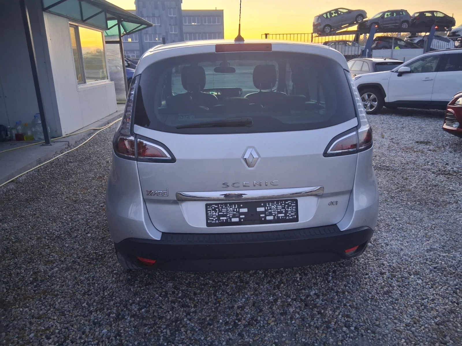 Renault Scenic 1.5d кожа , снимка 6 - Автомобили и джипове - 56423328