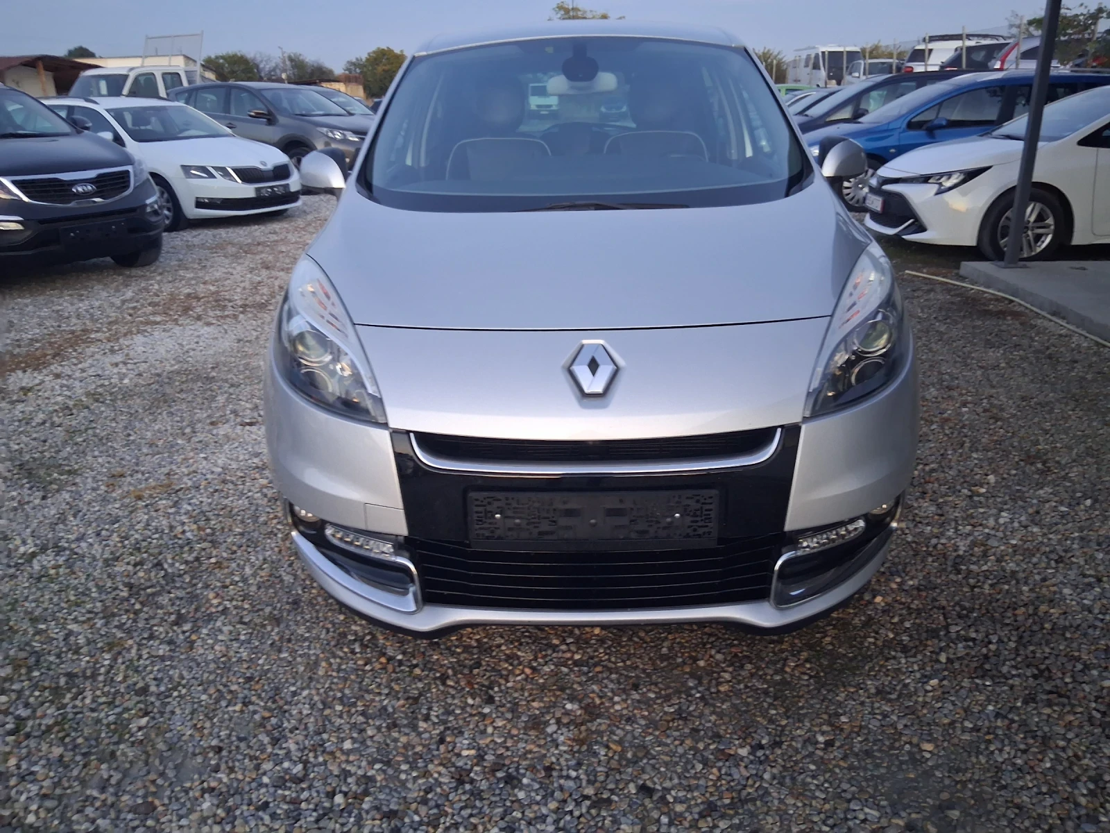 Renault Scenic 1.5d кожа , снимка 3 - Автомобили и джипове - 56423328