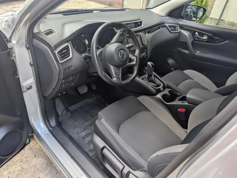 Nissan Qashqai, снимка 6 - Автомобили и джипове - 52571791