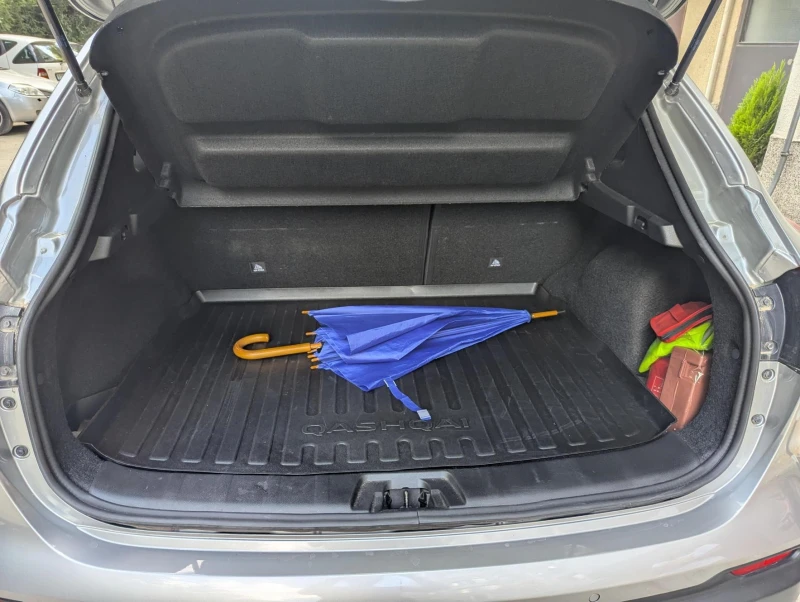 Nissan Qashqai, снимка 8 - Автомобили и джипове - 52571791