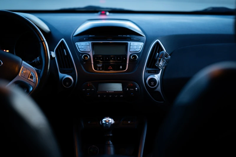 Hyundai IX35, снимка 13 - Автомобили и джипове - 53037316