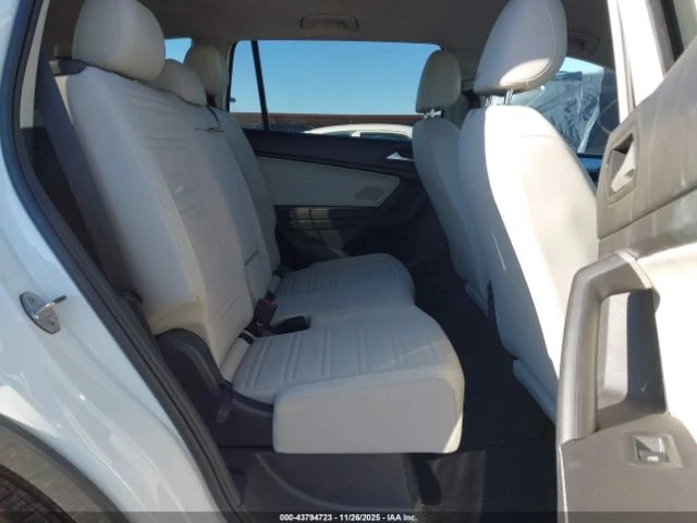 VW Tiguan 2.0T S, снимка 11 - Автомобили и джипове - 53384306