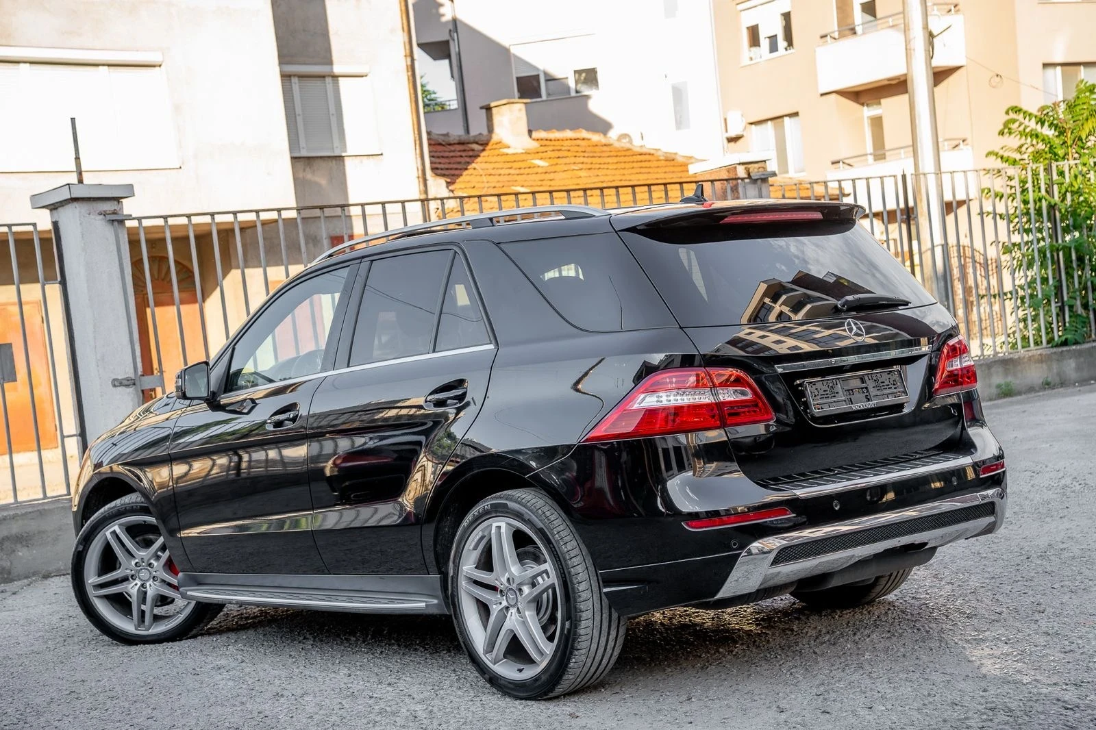Mercedes-Benz ML 350 BlueTEC-AMG-HARMAN/KARDON-AMBIENT-ПОДГРЕВ-КАМЕРА, снимка 6 - Автомобили и джипове - 55137552