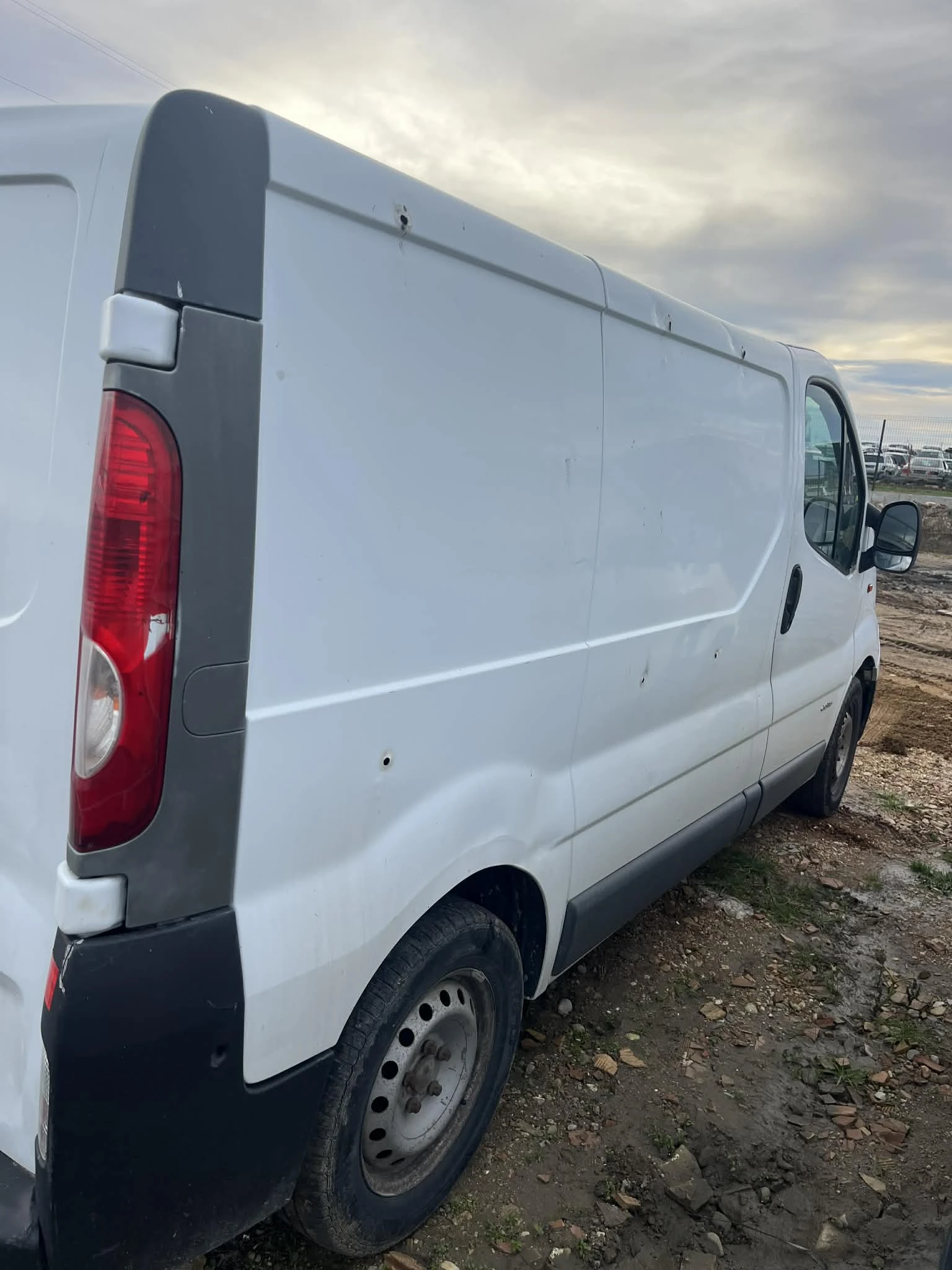 Renault Trafic 2.0 - изображение 5