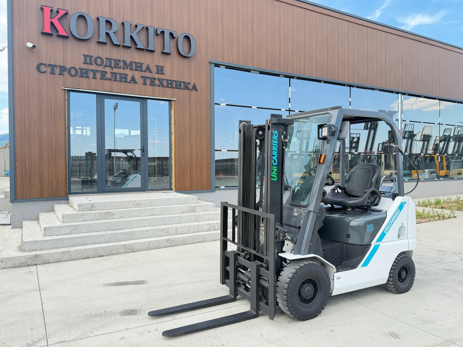 Мотокар UniCarriers Изравнител / Автомат / Газ-Бензин / Челно Стъкло