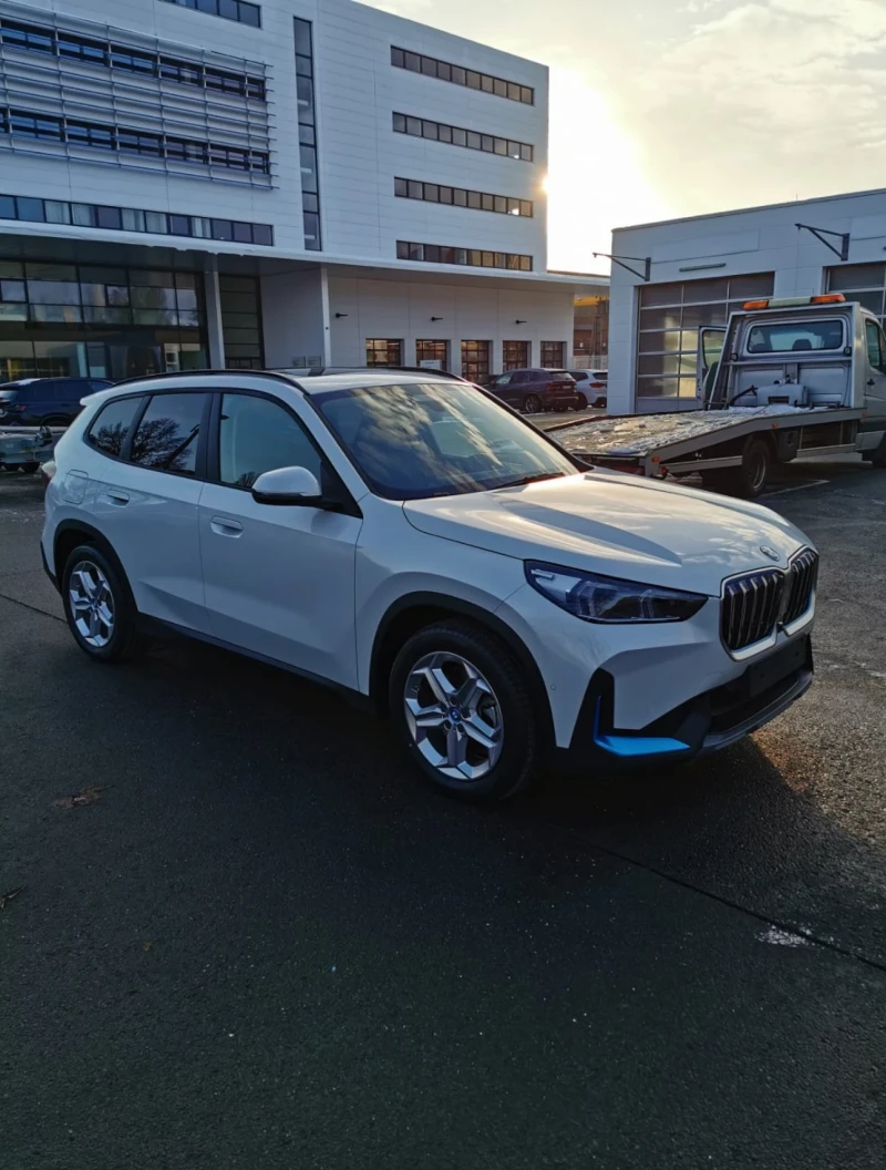 BMW iX1 xDrive30, снимка 2 - Автомобили и джипове - 48107151