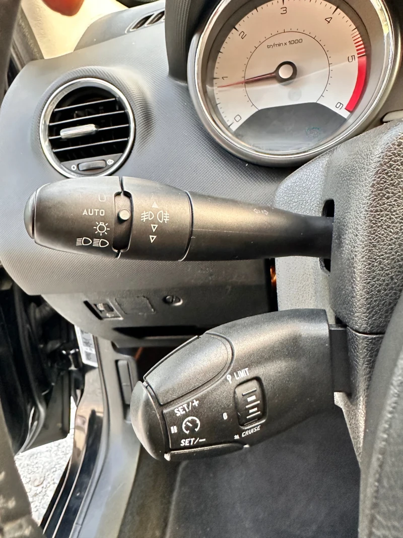 Peugeot 308 2.0 HDI / Allure , снимка 12 - Автомобили и джипове - 51122022