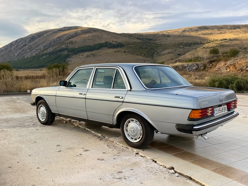 Mercedes-Benz 123 Sedan , снимка 3 - Автомобили и джипове - 52473346