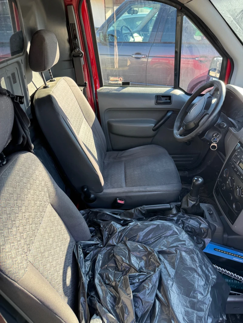 Ford Tourneo Connect 1.8 климатик, снимка 3 - Автомобили и джипове - 53042084