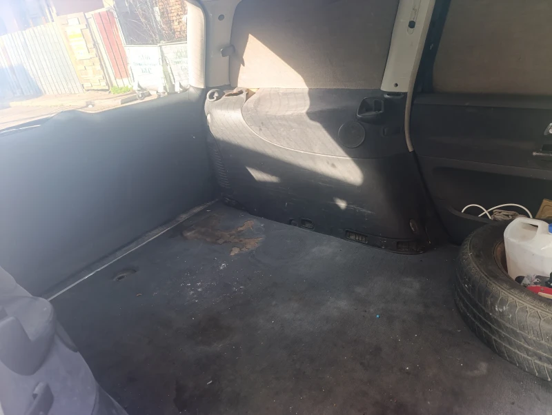 VW Sharan 1.9 TDI, снимка 10 - Автомобили и джипове - 53400233