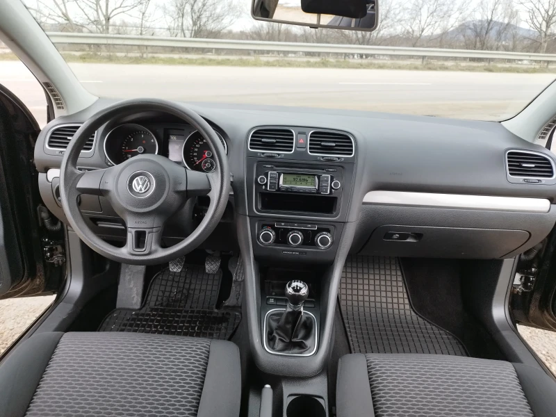 VW Golf 1.6 tdi 105 kc., снимка 12 - Автомобили и джипове - 53593318