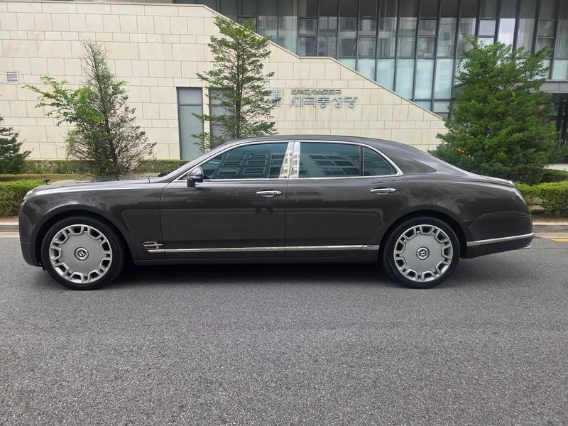 Bentley Mulsanne Дистроник, Обдухване, Масаж, 360, Пано, Асистенти, снимка 3 - Автомобили и джипове - 55727944