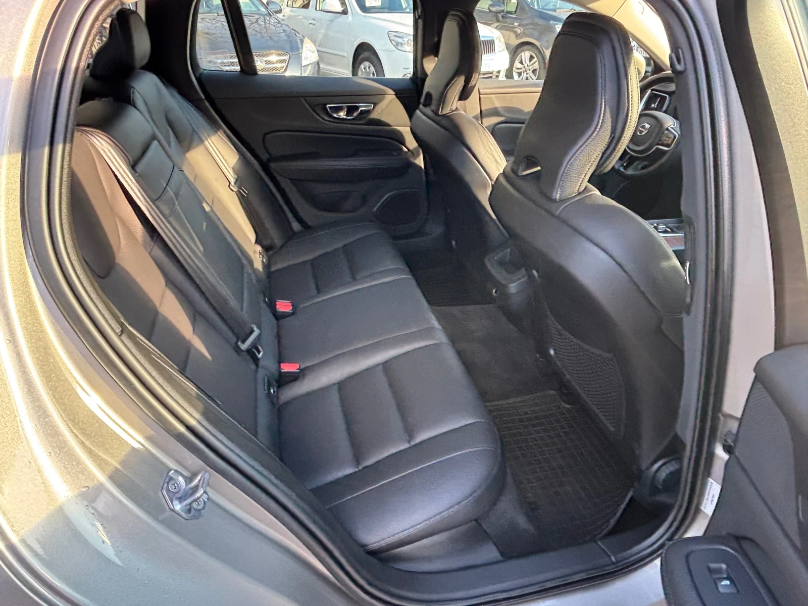 Volvo V60 2.0 D3 - изображение 7