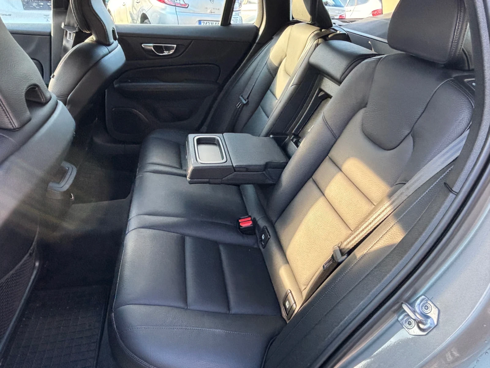 Volvo V60 2.0 D3 - изображение 8