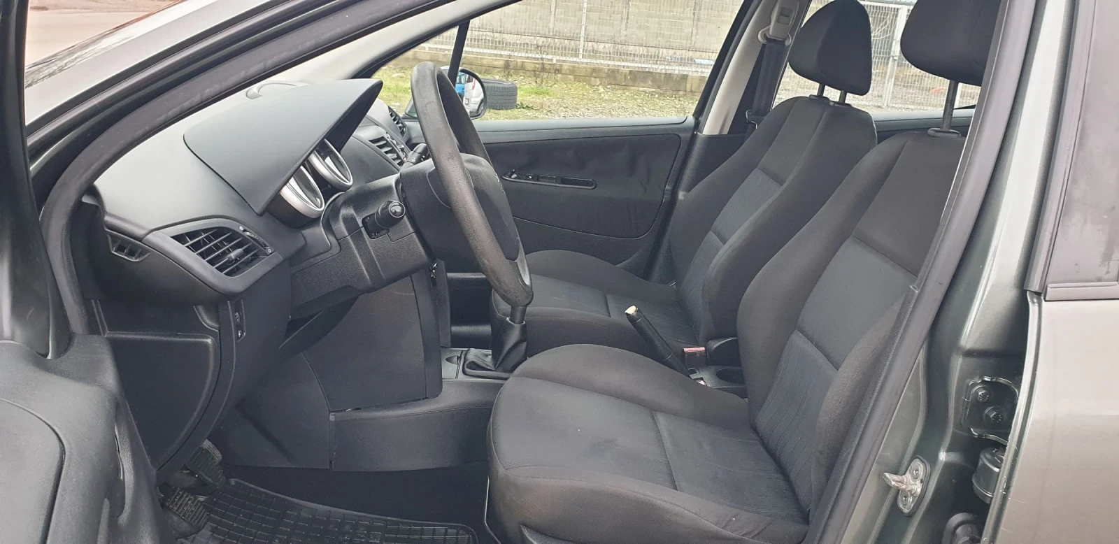 Peugeot 207 1.4i/75k.c. - изображение 6