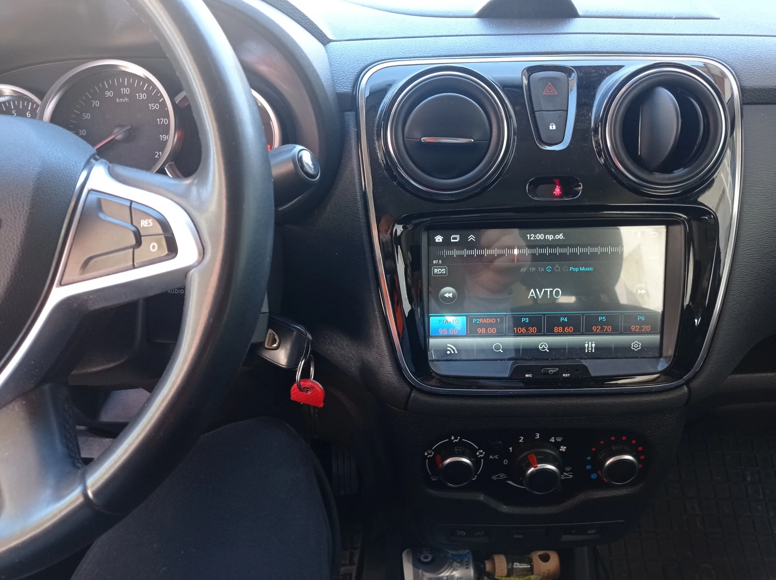 Dacia Lodgy, снимка 12 - Автомобили и джипове - 53837892