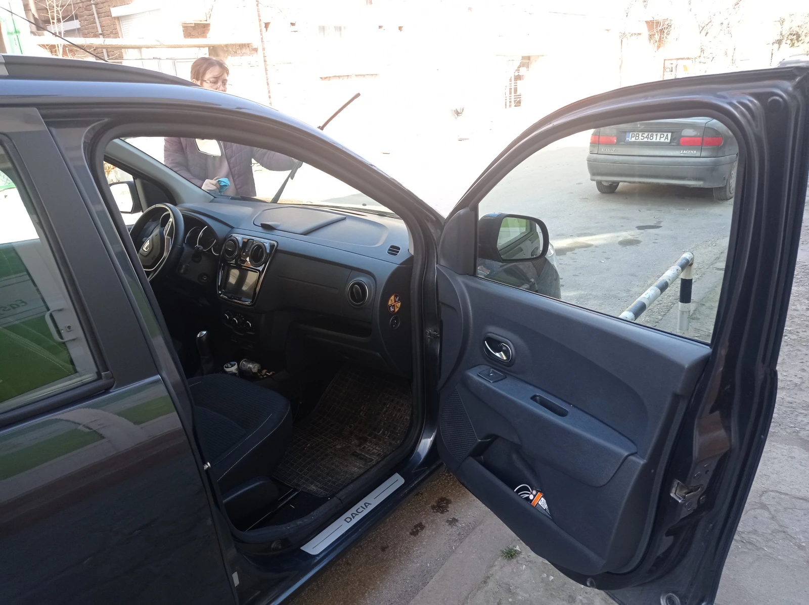 Dacia Lodgy, снимка 9 - Автомобили и джипове - 53837892