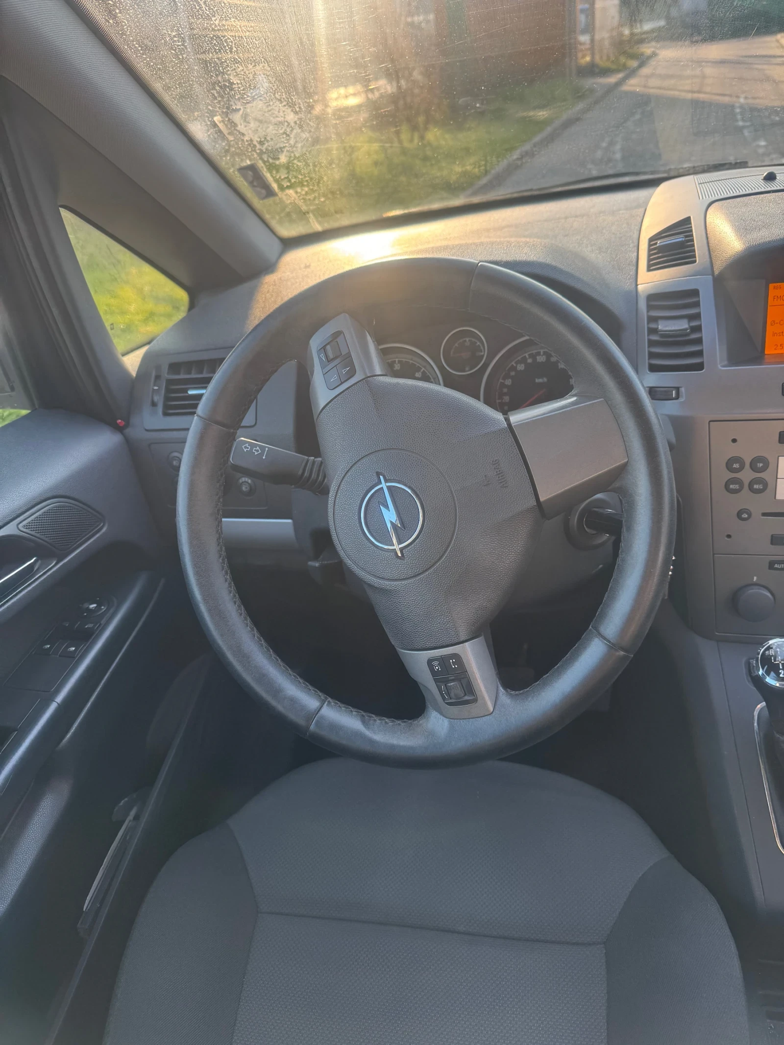 Opel Zafira, снимка 9 - Автомобили и джипове - 53843451