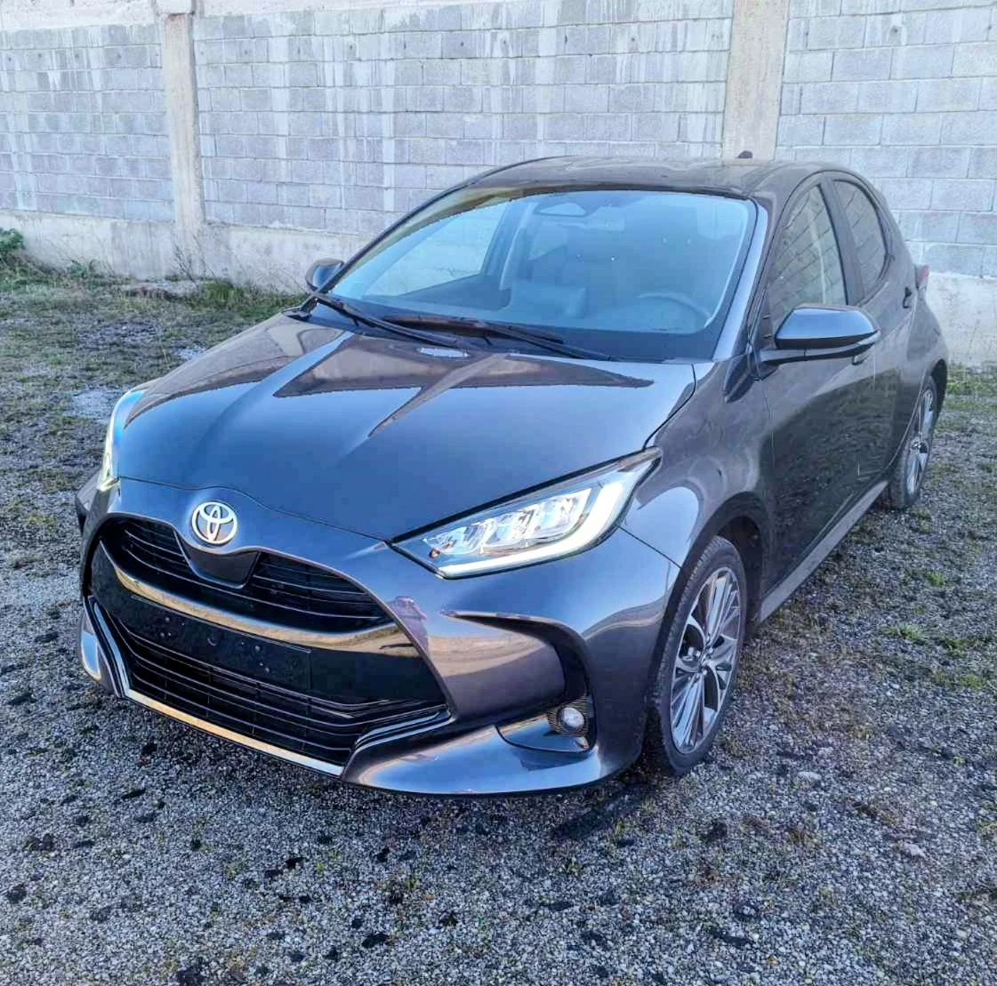 Toyota Yaris 1.5 hibrid, снимка 13 - Автомобили и джипове - 54137408