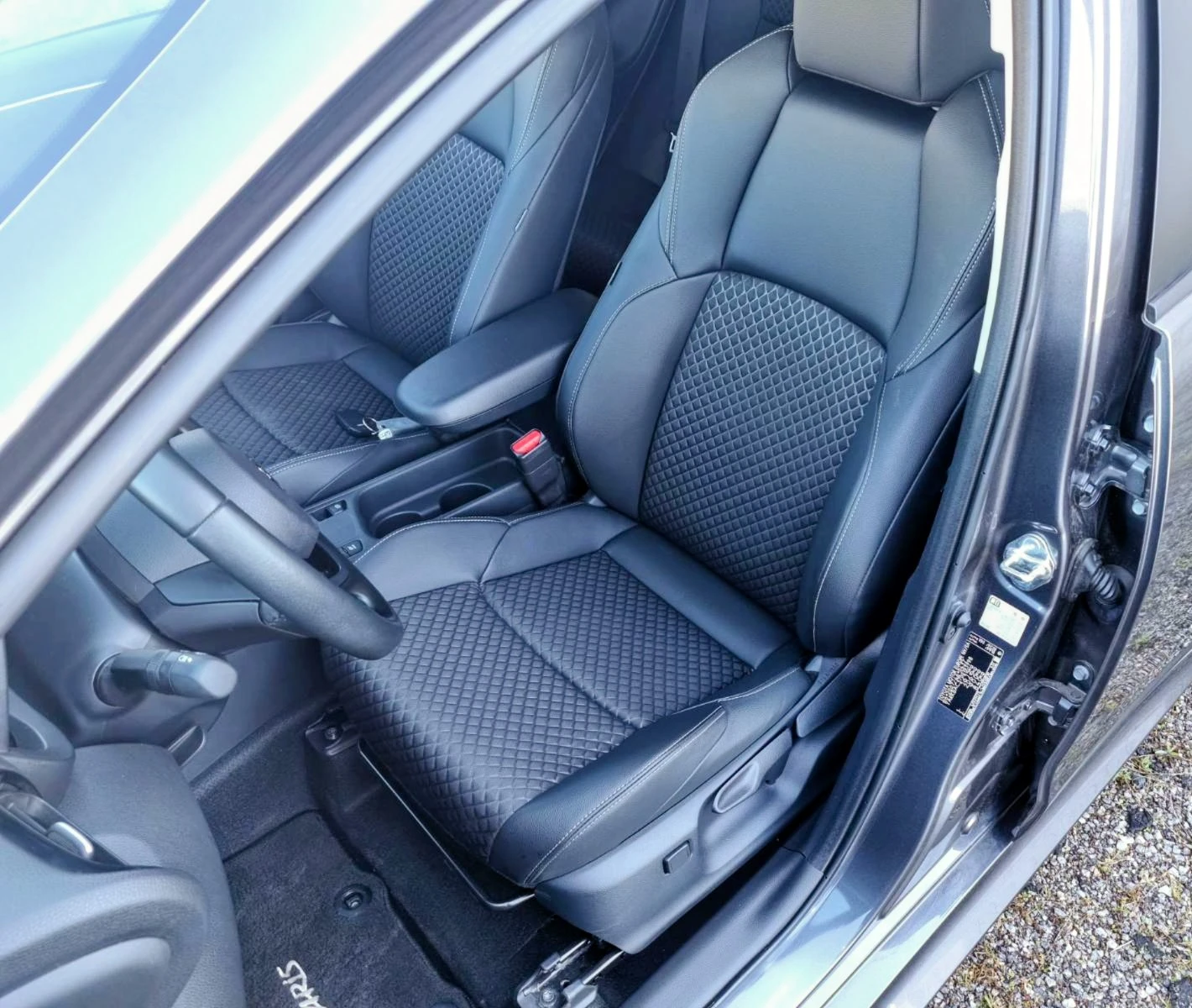 Toyota Yaris 1.5 hibrid, снимка 9 - Автомобили и джипове - 54137408