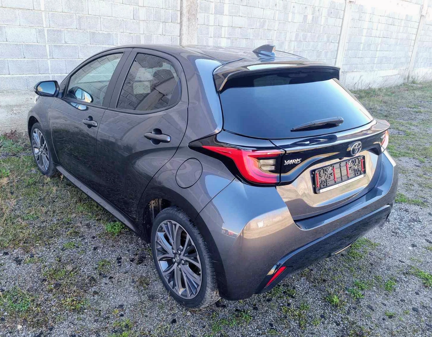 Toyota Yaris 1.5 hibrid, снимка 12 - Автомобили и джипове - 54137408