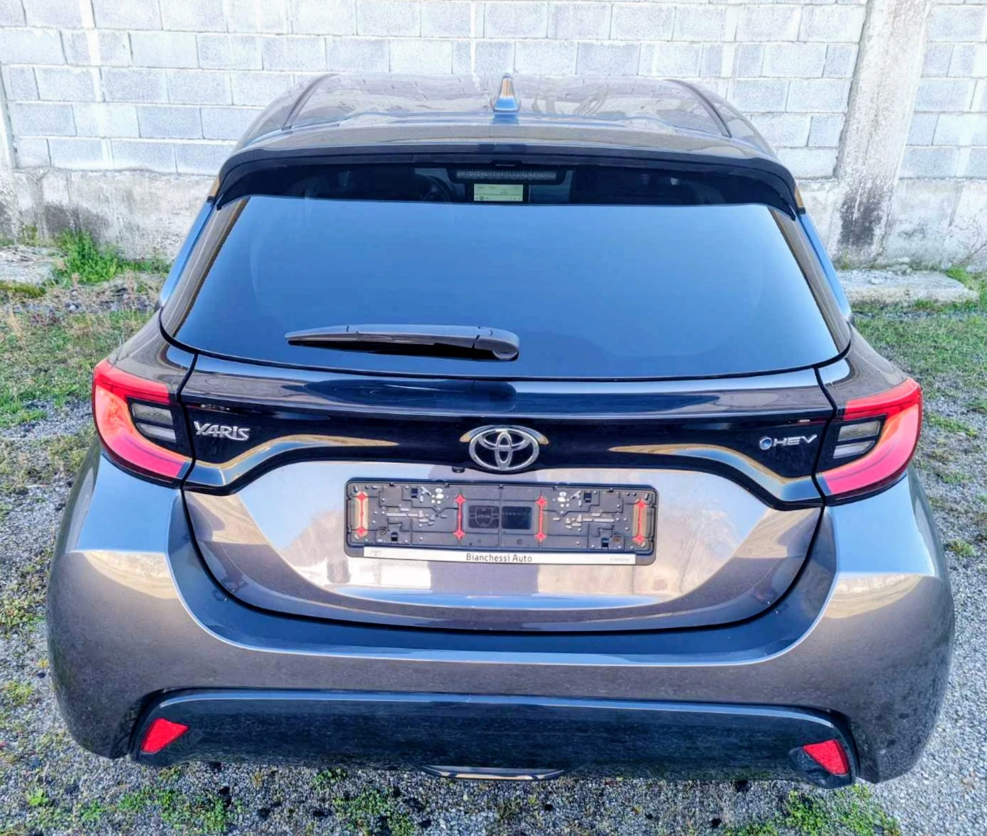 Toyota Yaris 1.5 hibrid, снимка 14 - Автомобили и джипове - 54137408