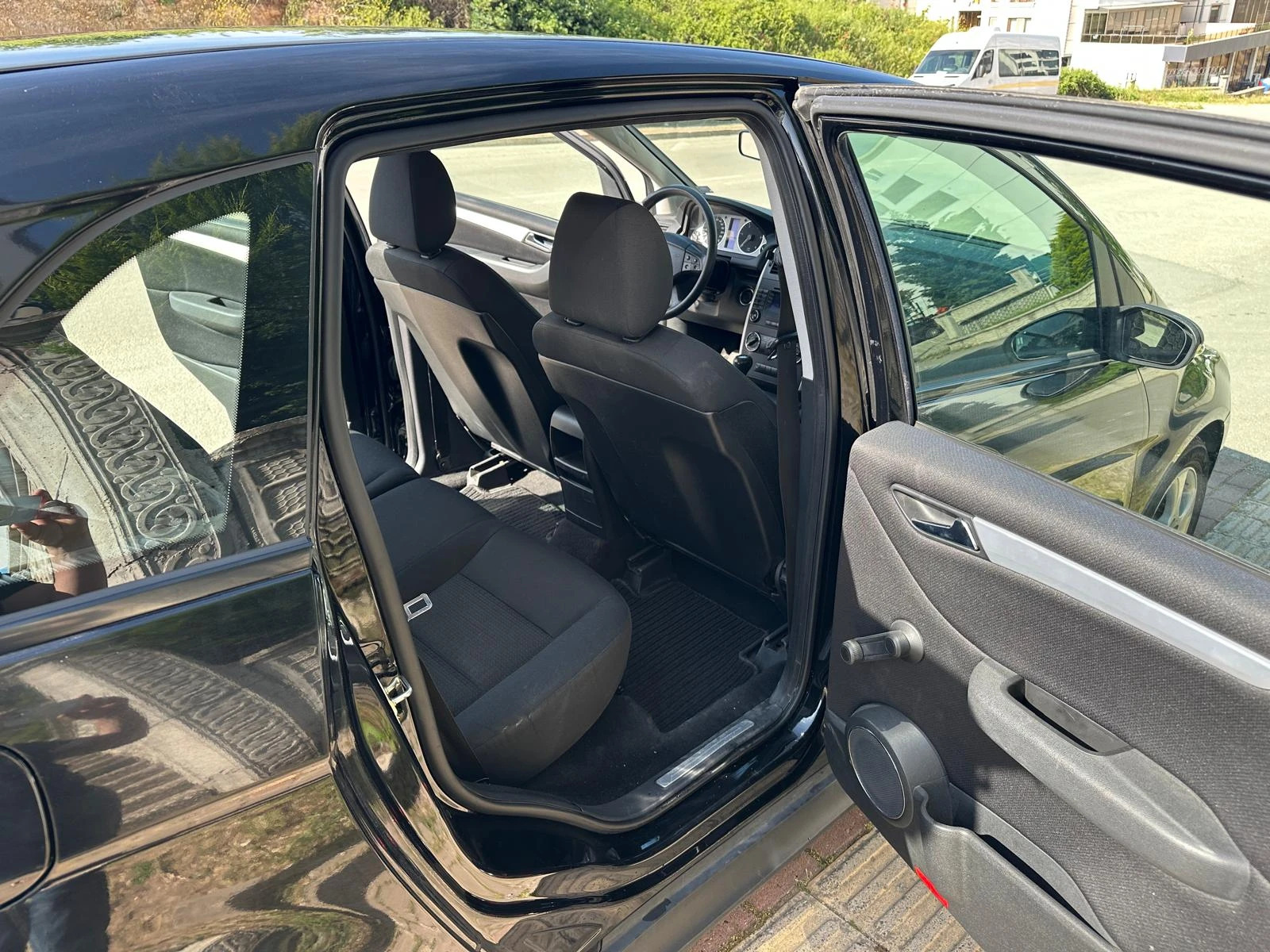 Mercedes-Benz B 180, снимка 10 - Автомобили и джипове - 54595594