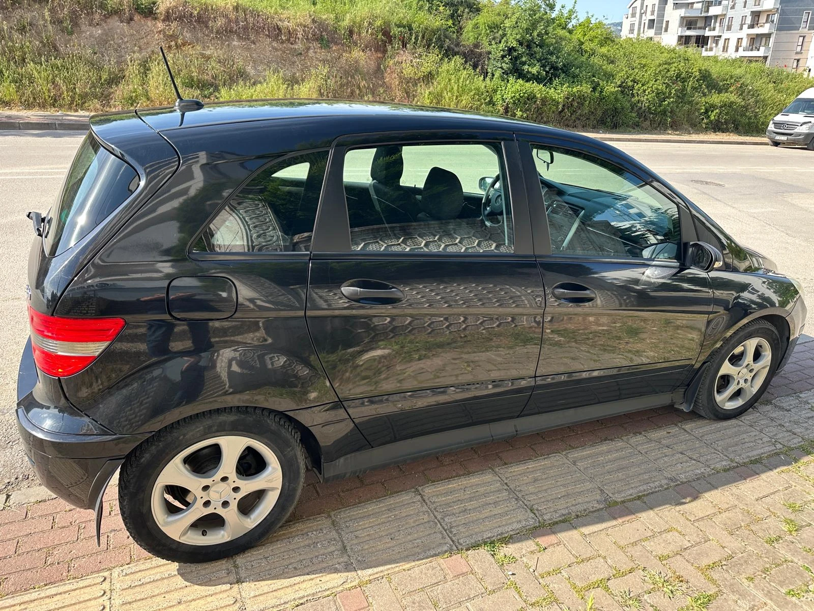 Mercedes-Benz B 180, снимка 2 - Автомобили и джипове - 54595594