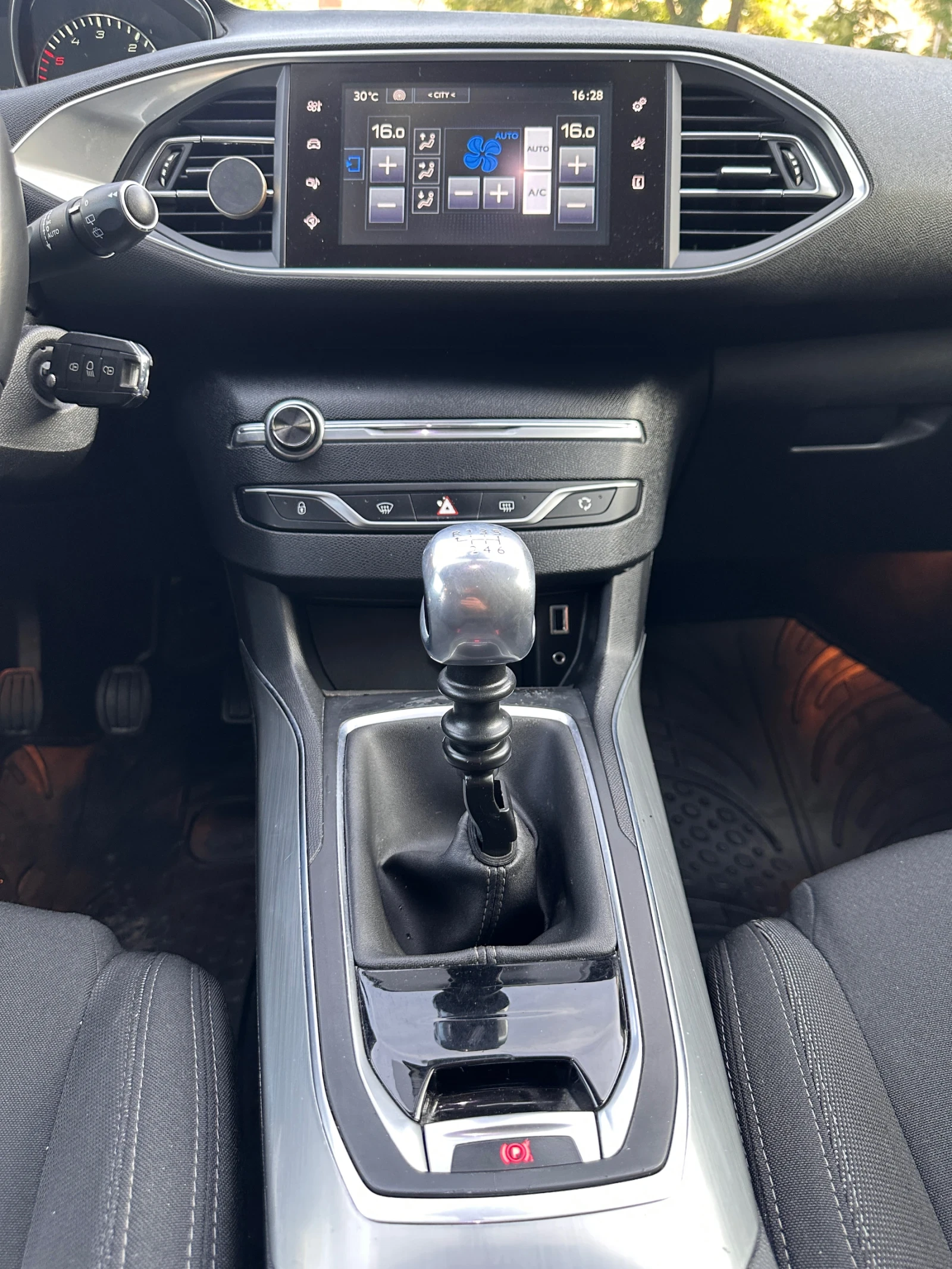 Peugeot 308 1.6 hdi allure, снимка 13 - Автомобили и джипове - 54671284