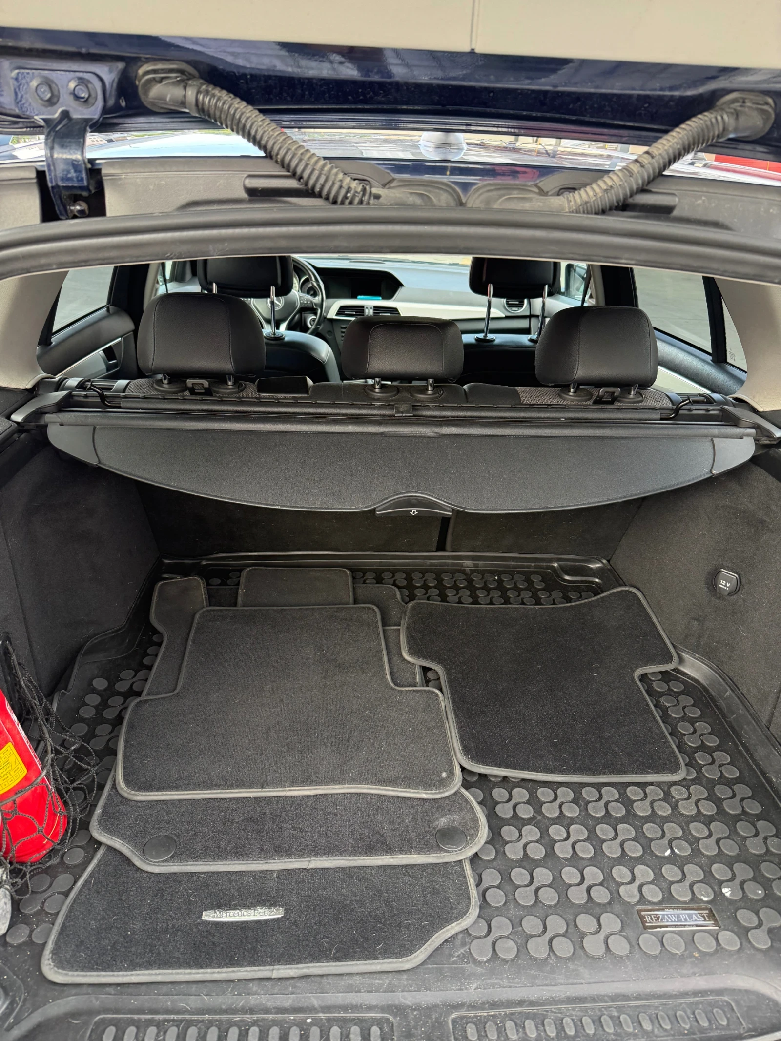 Mercedes-Benz C 220, снимка 11 - Автомобили и джипове - 54728253