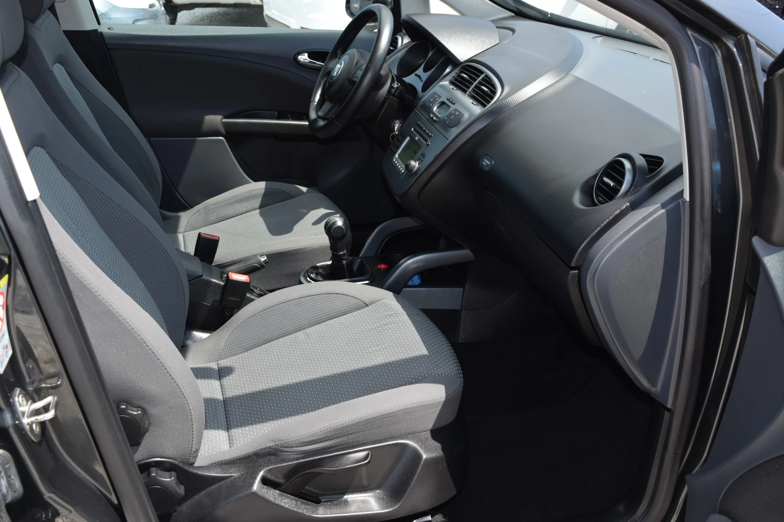 Seat Altea 1.6i* 102kc* Газ Landirenzo, снимка 11 - Автомобили и джипове - 54993639