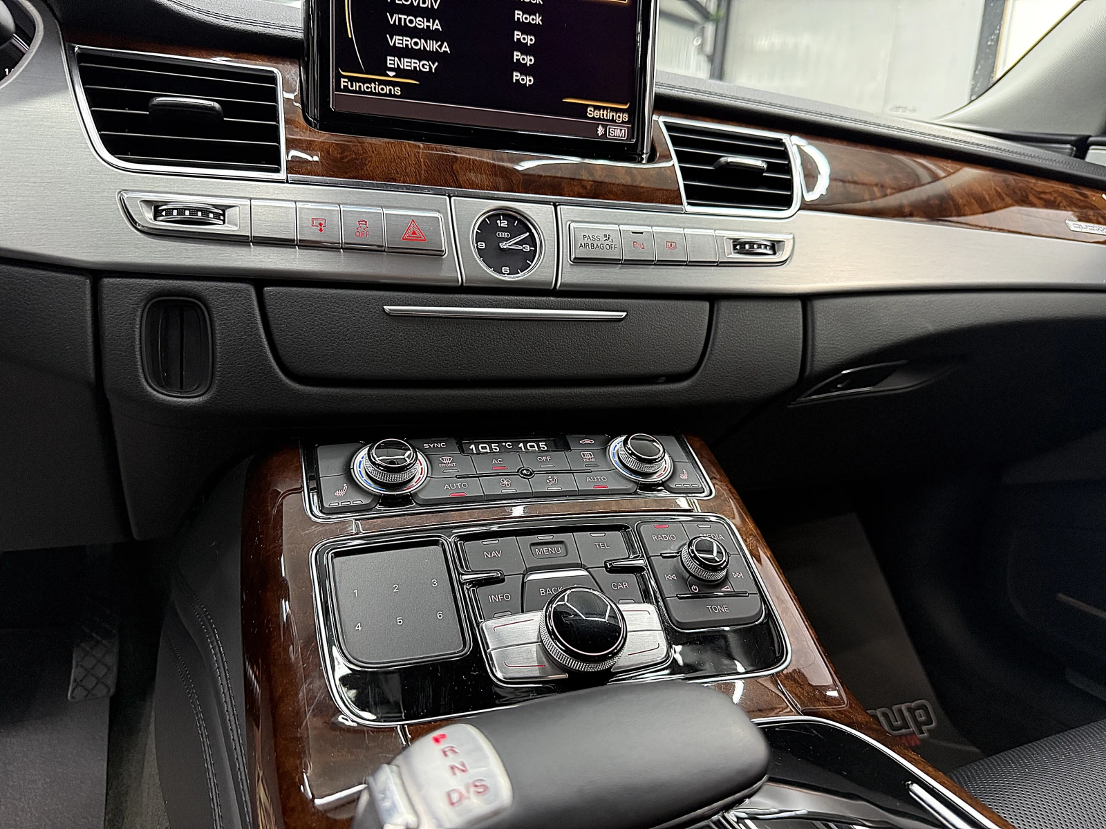 Audi A8 4.2TDI/BOSE/PODGREV/F1/СОБСТВЕН ЛИЗИНГ, снимка 11 - Автомобили и джипове - 55036083